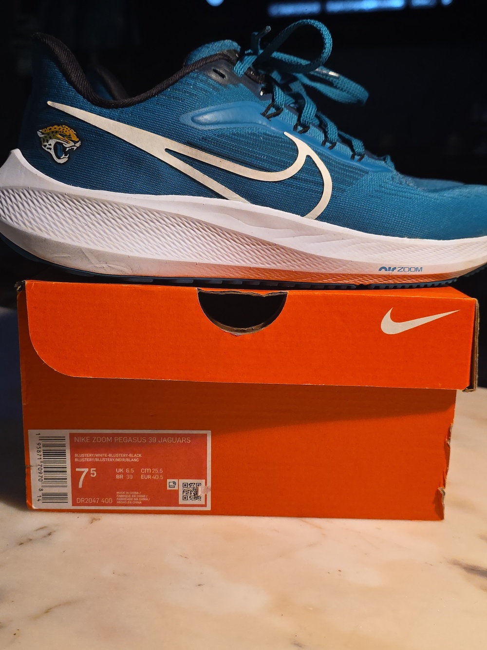 Nike Air Zoom Pegasus 39 "Jacksonville Jaguars" edition.-
